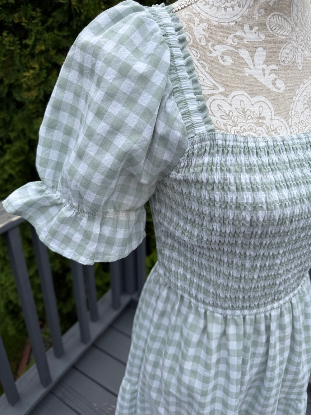 Smocked Square-Neck Gingham Midi Dress in Light Sage sz M - Picture 5 of 7